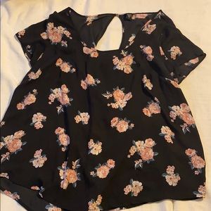 Flowy Floral torrid top with button and back cowl